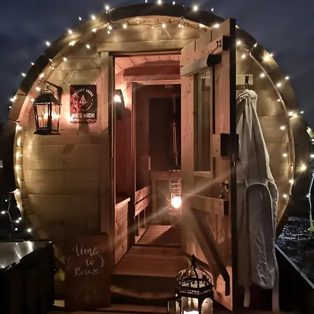 Moderne Mit Hot Tub Und Fasssauna
