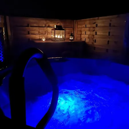 Moderne Mit Hot Tub Und Fasssauna Apartmán Hohenberg an der Eger